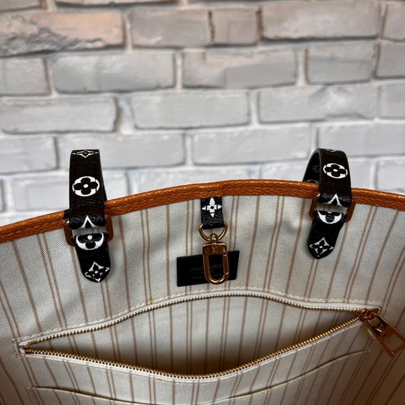 Louis Vuitton Monogram Giant Jungle Onthego GM - Picture 15 of 16